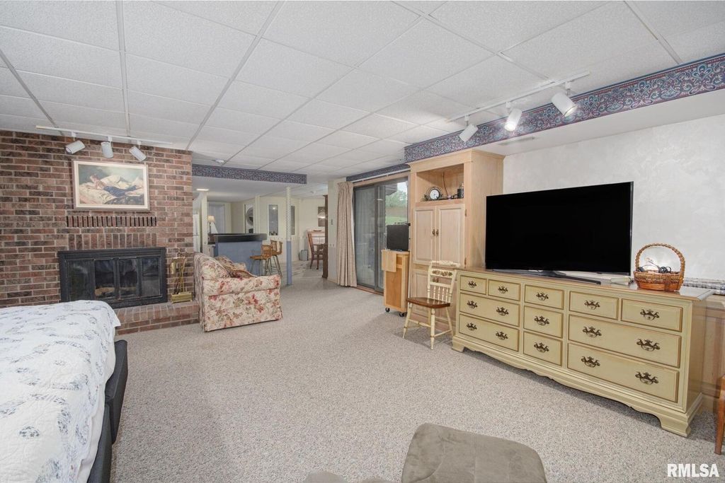 Image 44 of property listing at 102 Lost Hollow Dr Drive, Salem, IL 62881