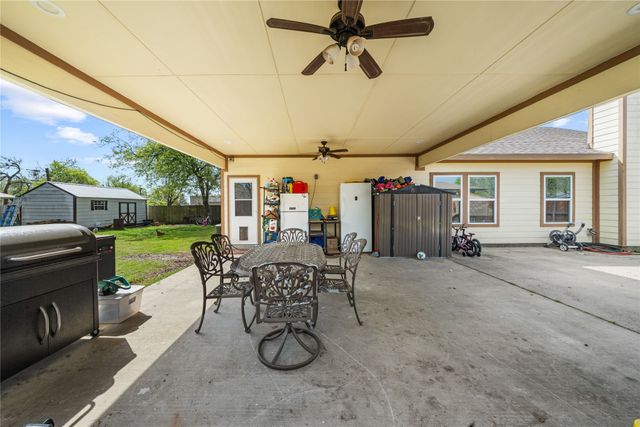105 S 6th Street, Celeste, TX 75423