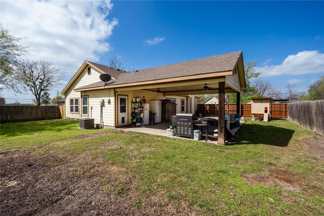 105 S 6th Street, Celeste, TX 75423