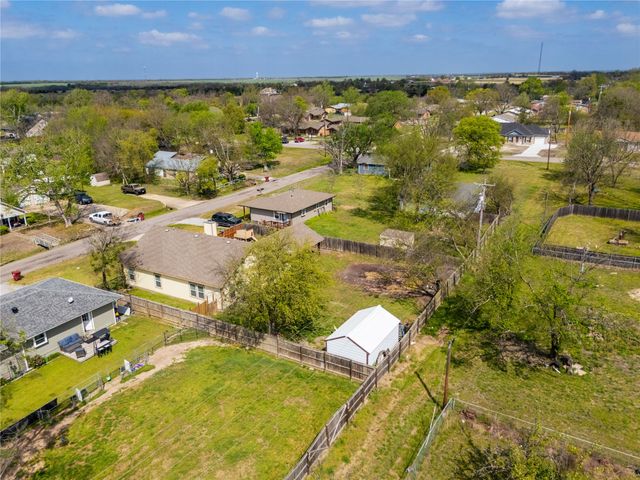 105 S 6th Street, Celeste, TX 75423