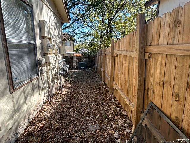 14422 Waddesdon Bluff, San Antonio, TX 78233