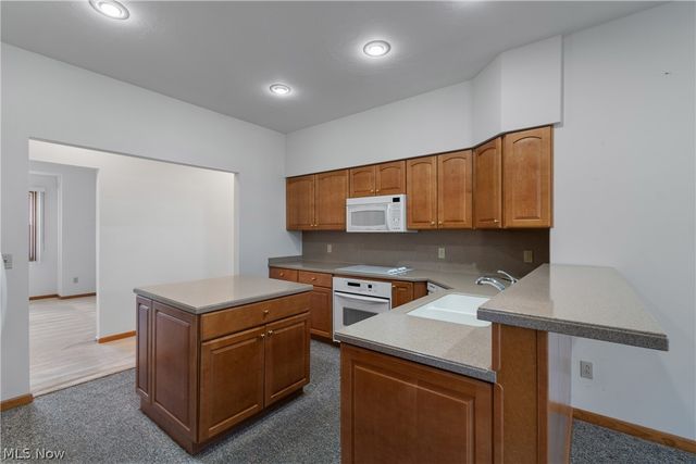 1315 Fieldcrest Drive, Wadsworth, OH 44281