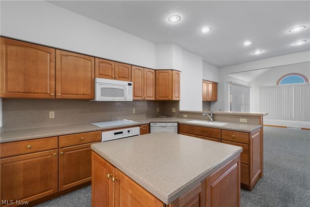 1315 Fieldcrest Drive, Wadsworth, OH 44281