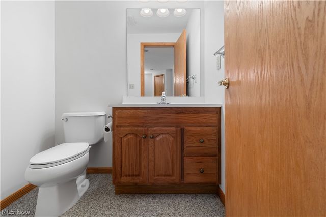 1315 Fieldcrest Drive, Wadsworth, OH 44281