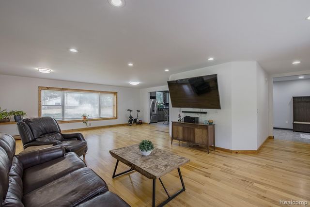 1621 Ray Road, Oxford Charter Township, MI 48371