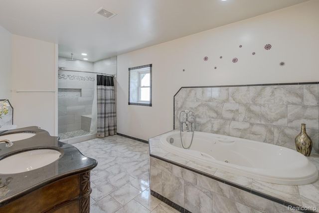 1621 Ray Road, Oxford Charter Township, MI 48371