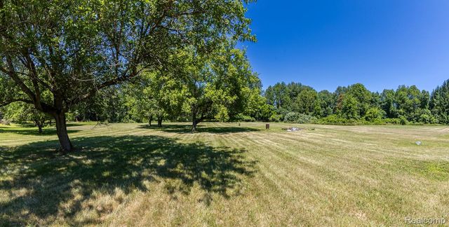 1621 Ray Road, Oxford Charter Township, MI 48371