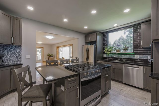 1621 Ray Road, Oxford Charter Township, MI 48371