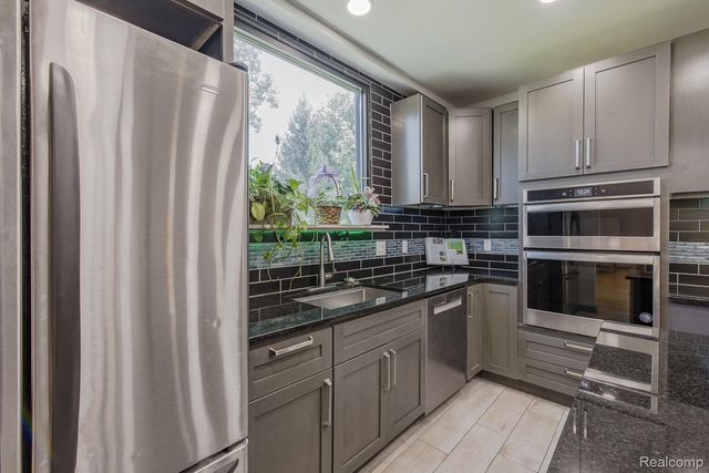 1621 Ray Road, Oxford Charter Township, MI 48371