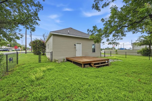111 Britton Street, Tom Bean, TX 75489