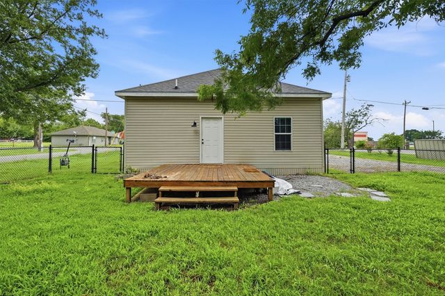 111 Britton Street, Tom Bean, TX 75489