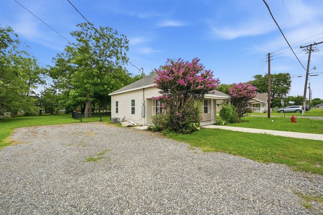 111 Britton Street, Tom Bean, TX 75489