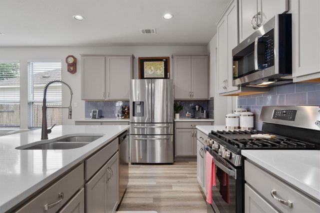 64 Bent Trail LN, Georgetown, TX 78628