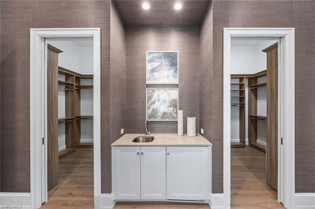 1300 Nautilus RD, Naples, FL 34102