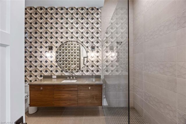 1300 Nautilus RD, Naples, FL 34102