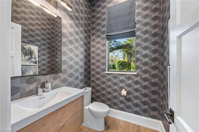 1300 Nautilus RD, Naples, FL 34102