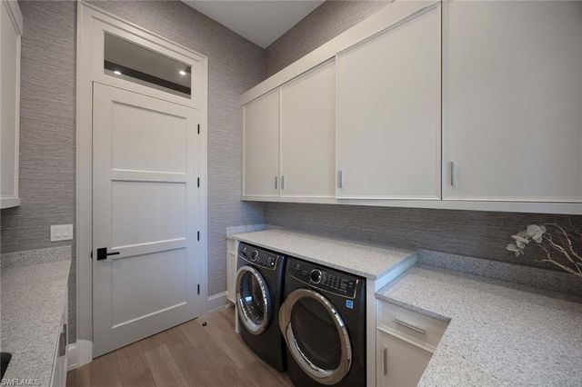 1300 Nautilus RD, Naples, FL 34102