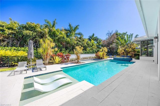 1300 Nautilus RD, Naples, FL 34102