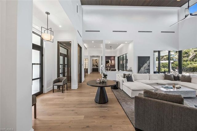 1300 Nautilus RD, Naples, FL 34102