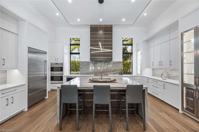 1300 Nautilus RD, Naples, FL 34102