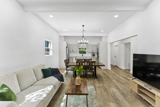 909 HAYS ST, San Antonio, TX 78202