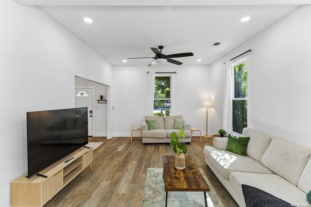 909 HAYS ST, San Antonio, TX 78202
