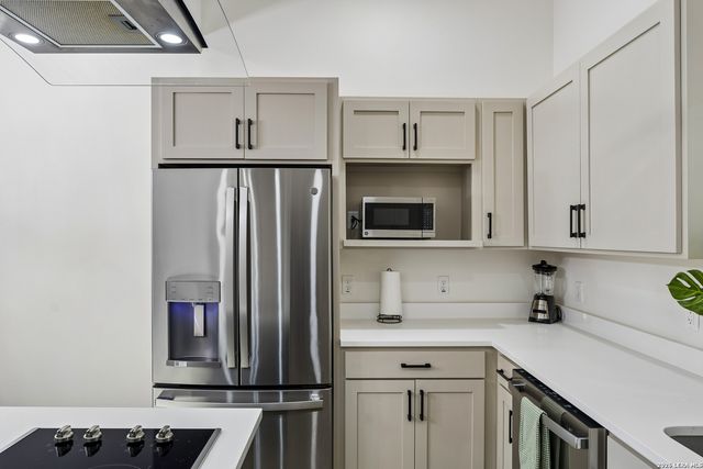 909 HAYS ST, San Antonio, TX 78202