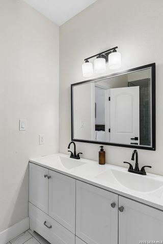 909 HAYS ST, San Antonio, TX 78202