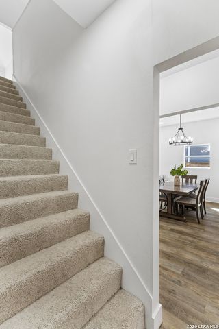 909 HAYS ST, San Antonio, TX 78202