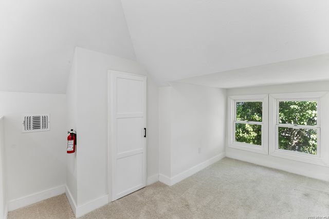 909 HAYS ST, San Antonio, TX 78202