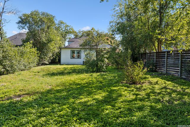 909 HAYS ST, San Antonio, TX 78202