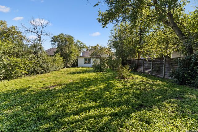 909 HAYS ST, San Antonio, TX 78202