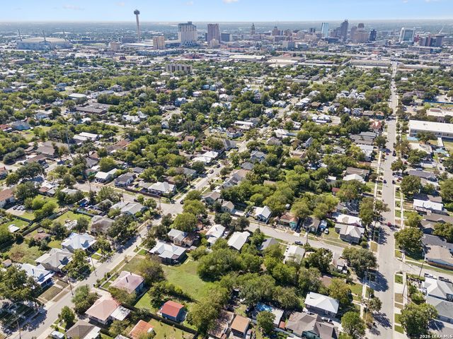909 HAYS ST, San Antonio, TX 78202