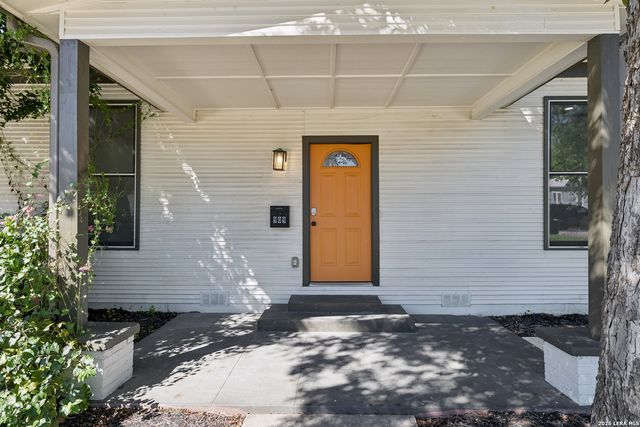 909 HAYS ST, San Antonio, TX 78202