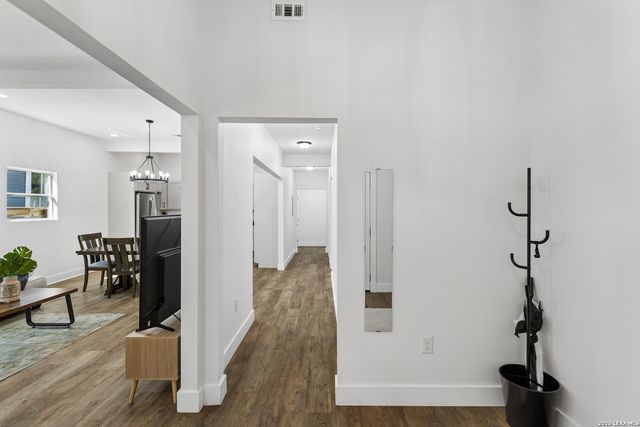 909 HAYS ST, San Antonio, TX 78202