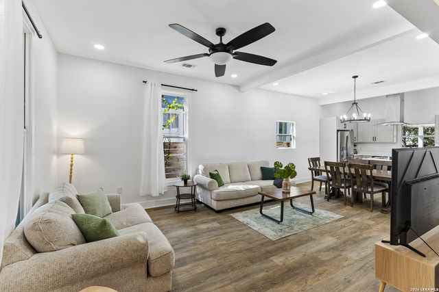 909 HAYS ST, San Antonio, TX 78202