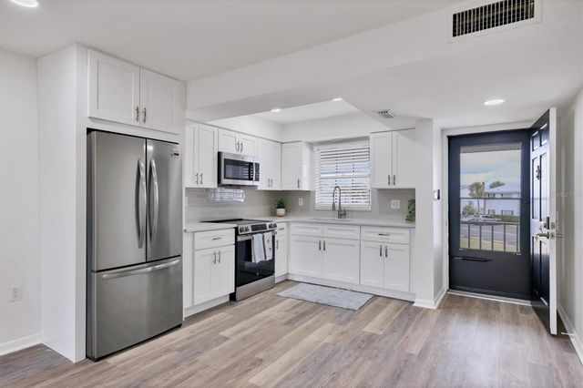 102 46TH AVENUE TERRACE W 402, Bradenton, FL 34207