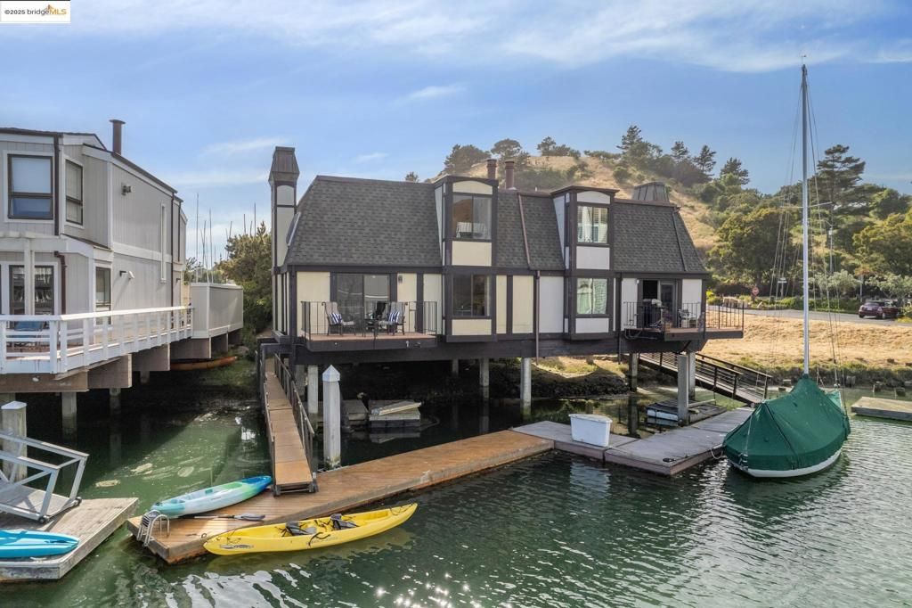 1310 Mallard Dr, Richmond, CA 94801
