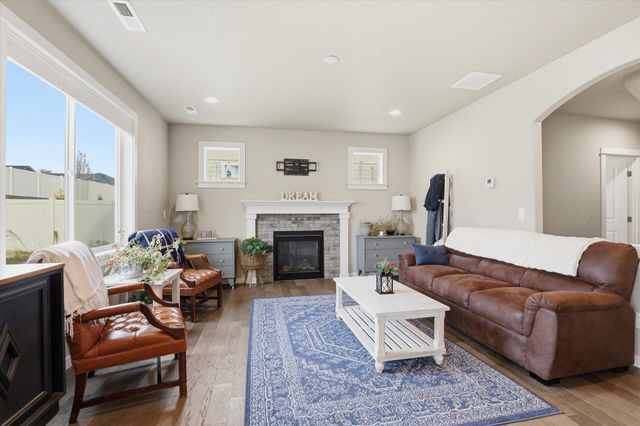 1824 S Donwood St, Spokane Valley, WA 99016