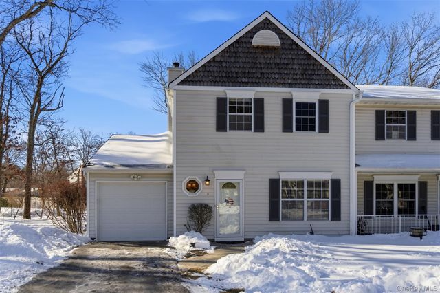 5 Deer Path, Coram, NY 11727