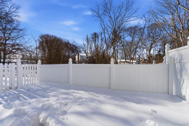 5 Deer Path, Coram, NY 11727