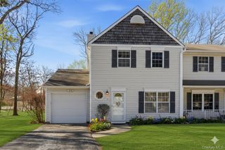 5 Deer Path, Coram, NY 11727