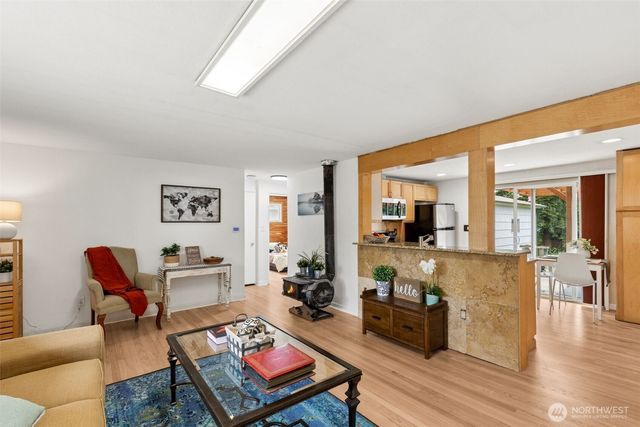 15729 Midvale Avenue N, Shoreline, WA 98133