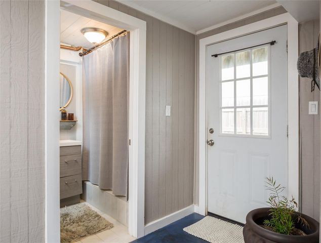 16535 Jamaica Inn Road, Jamaica Beach, TX 77554