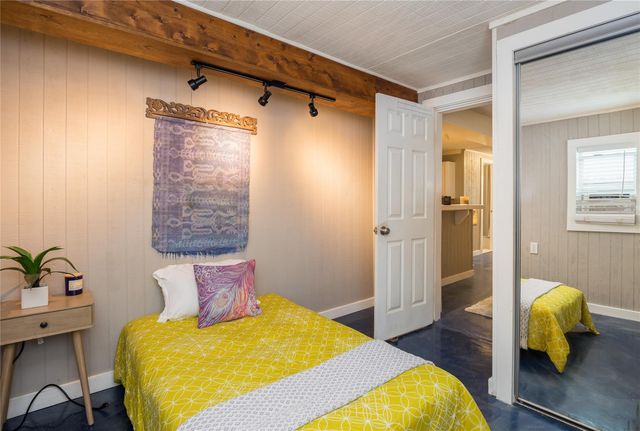 16535 Jamaica Inn Road, Jamaica Beach, TX 77554