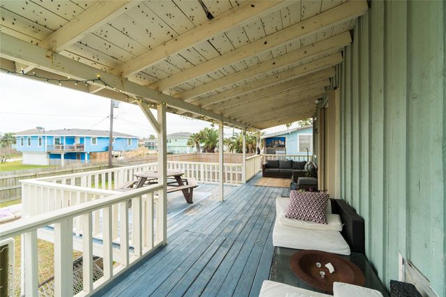 16535 Jamaica Inn Road, Jamaica Beach, TX 77554