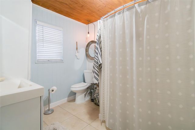 16535 Jamaica Inn Road, Jamaica Beach, TX 77554