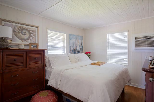 16535 Jamaica Inn Road, Jamaica Beach, TX 77554