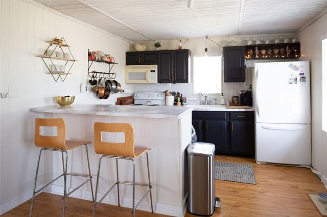 16535 Jamaica Inn Road, Jamaica Beach, TX 77554