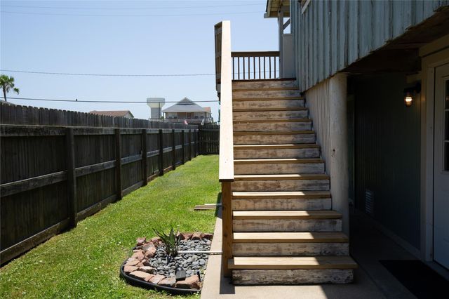 16535 Jamaica Inn Road, Jamaica Beach, TX 77554